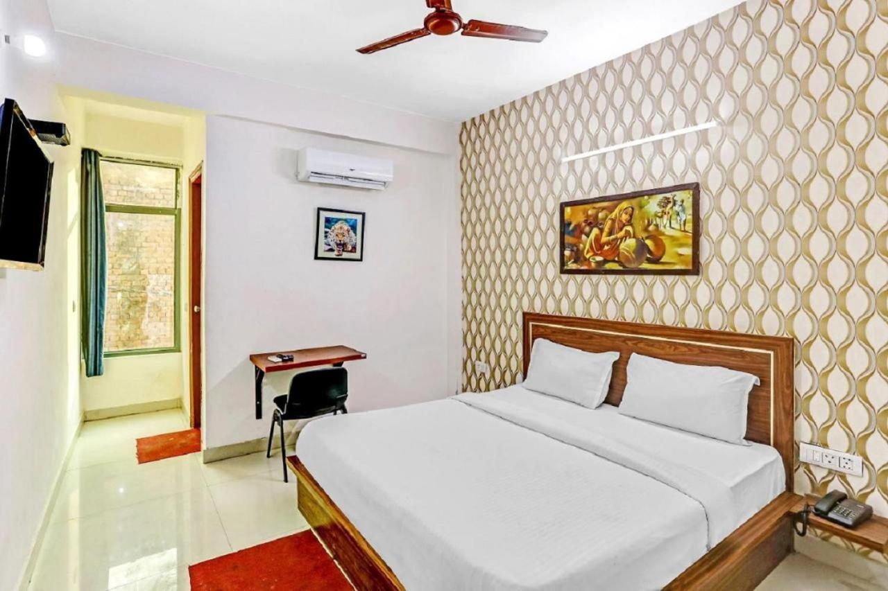 Hotel Noida Continental Экстерьер фото