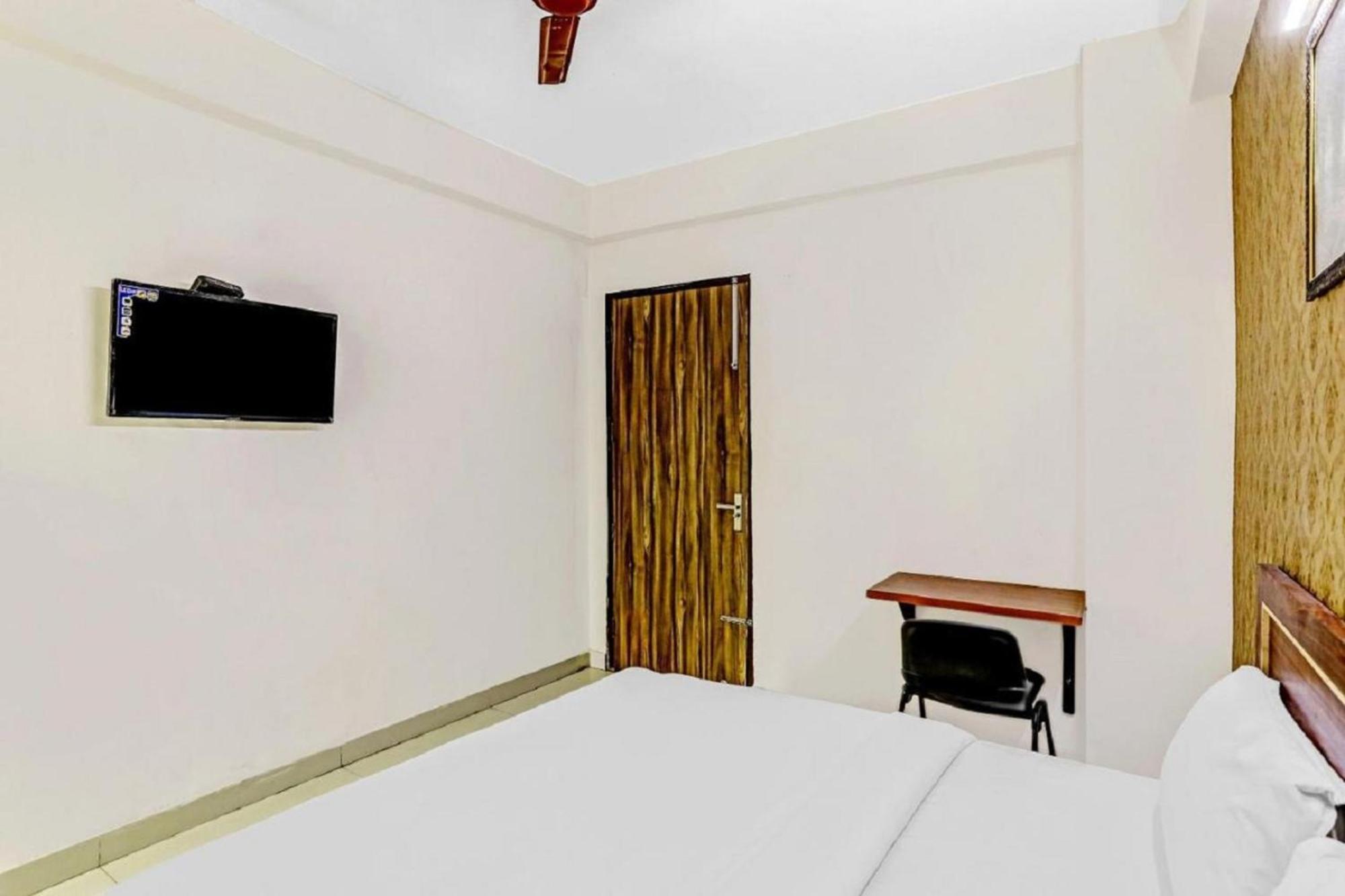 Hotel Noida Continental Экстерьер фото