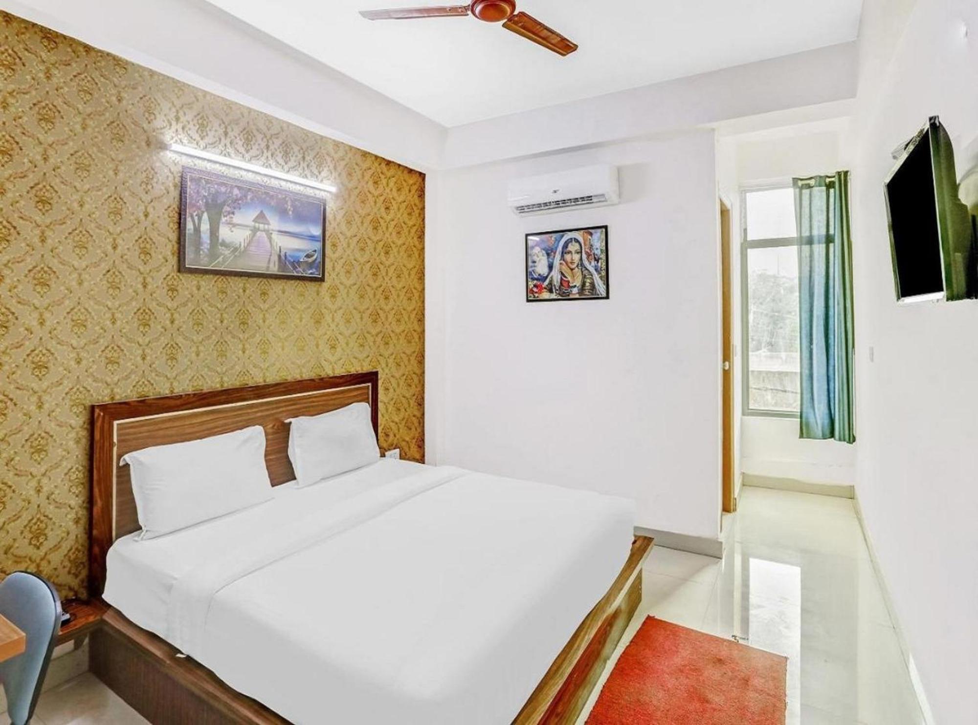 Hotel Noida Continental Экстерьер фото