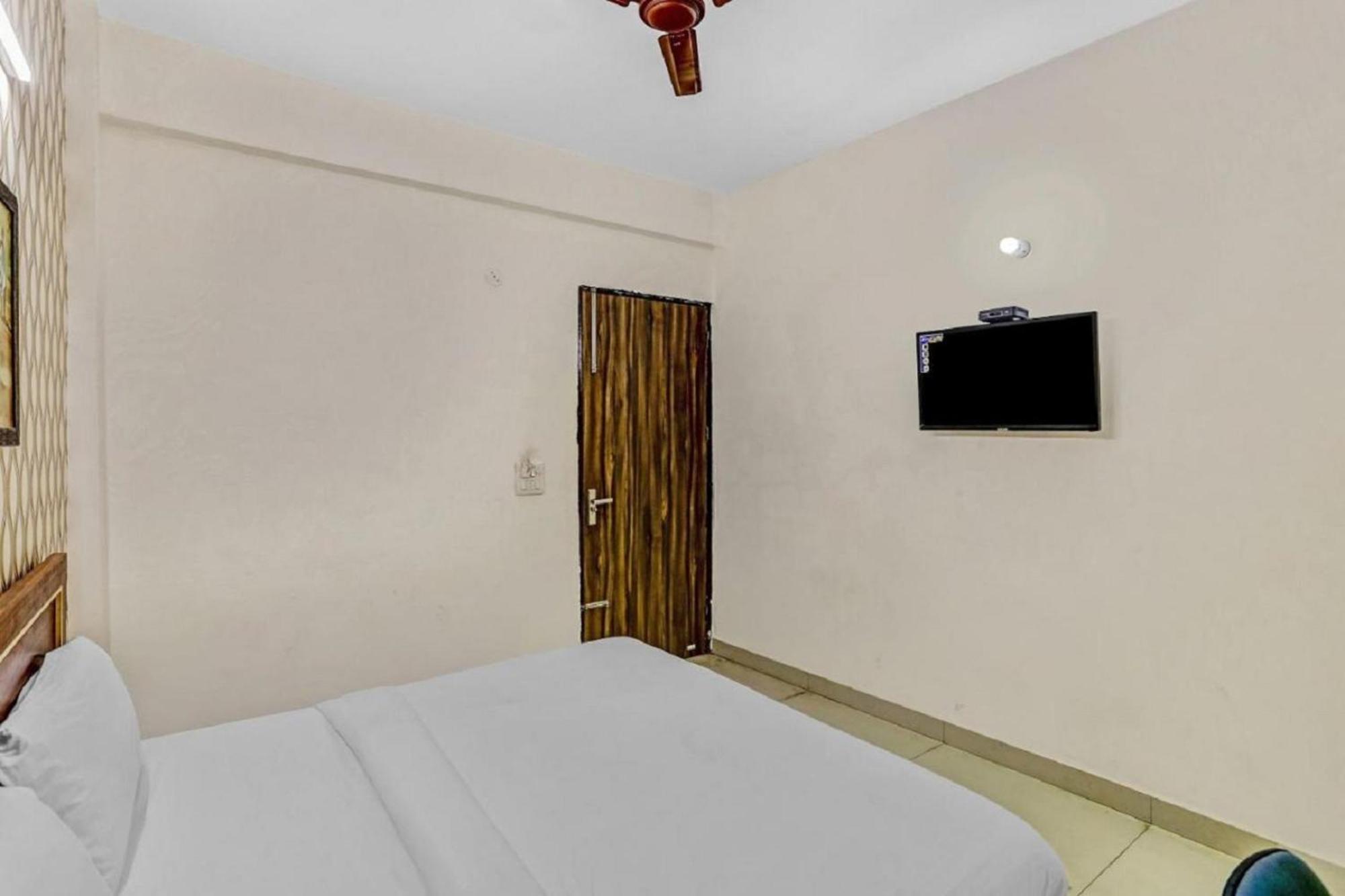 Hotel Noida Continental Экстерьер фото