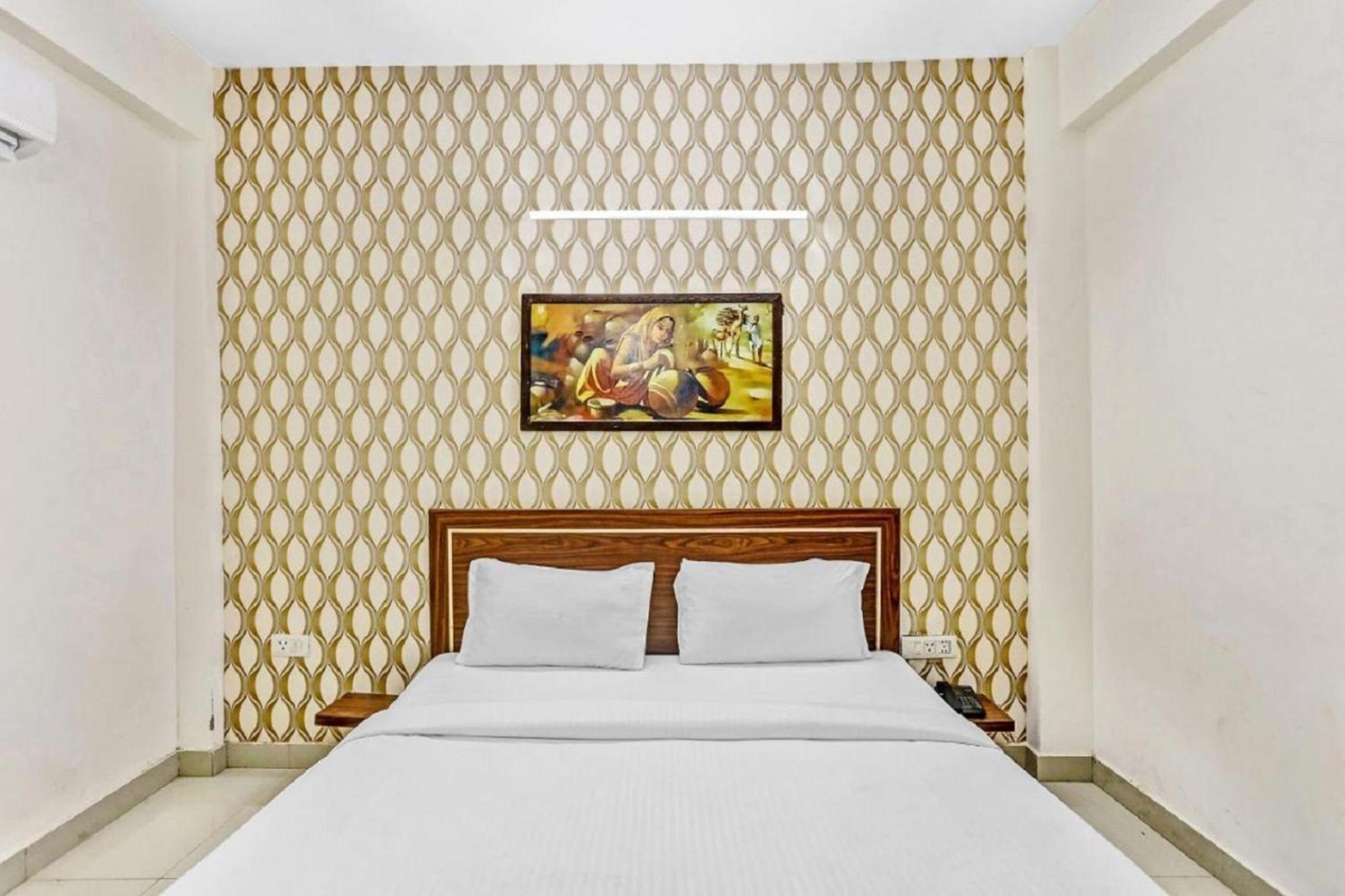 Hotel Noida Continental Экстерьер фото