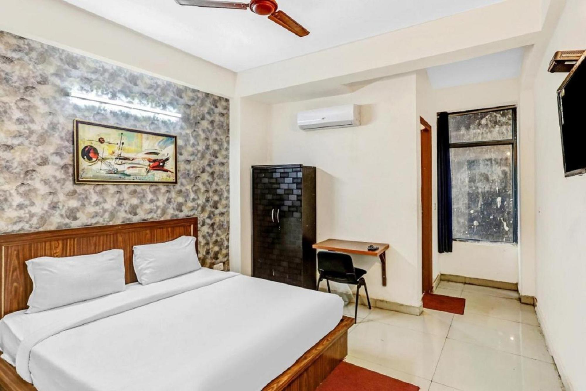 Hotel Noida Continental Экстерьер фото
