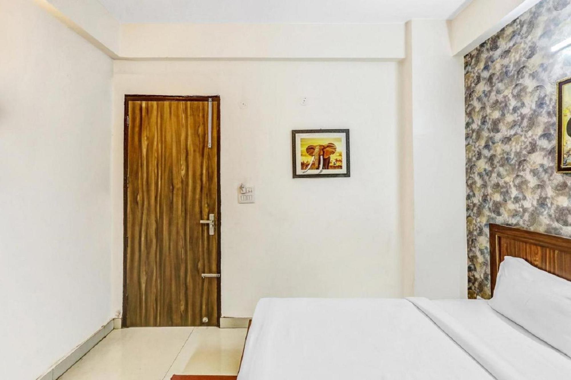 Hotel Noida Continental Экстерьер фото