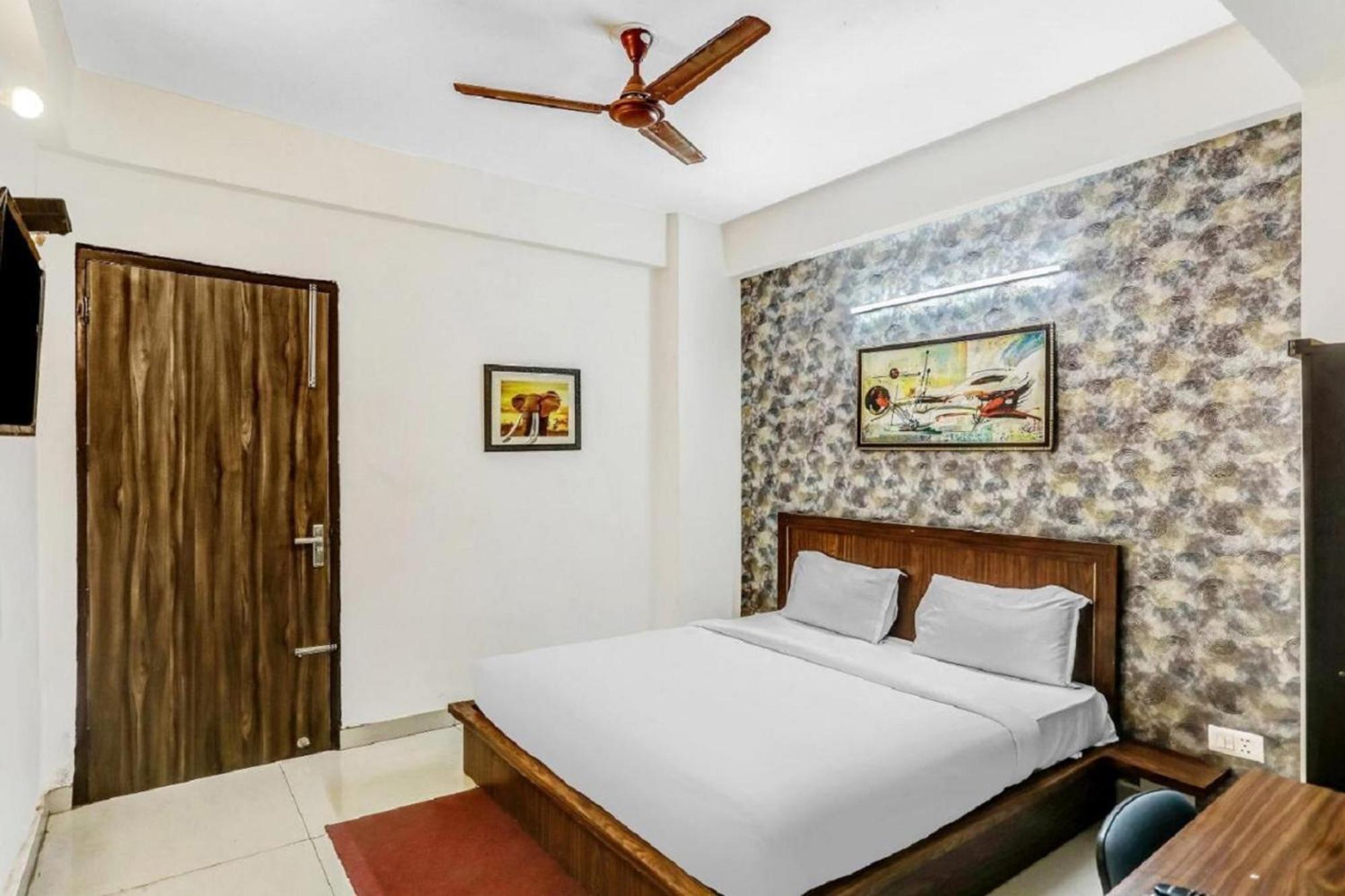 Hotel Noida Continental Экстерьер фото