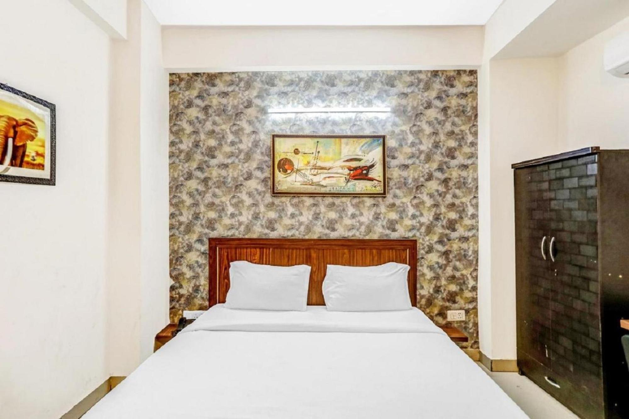 Hotel Noida Continental Экстерьер фото