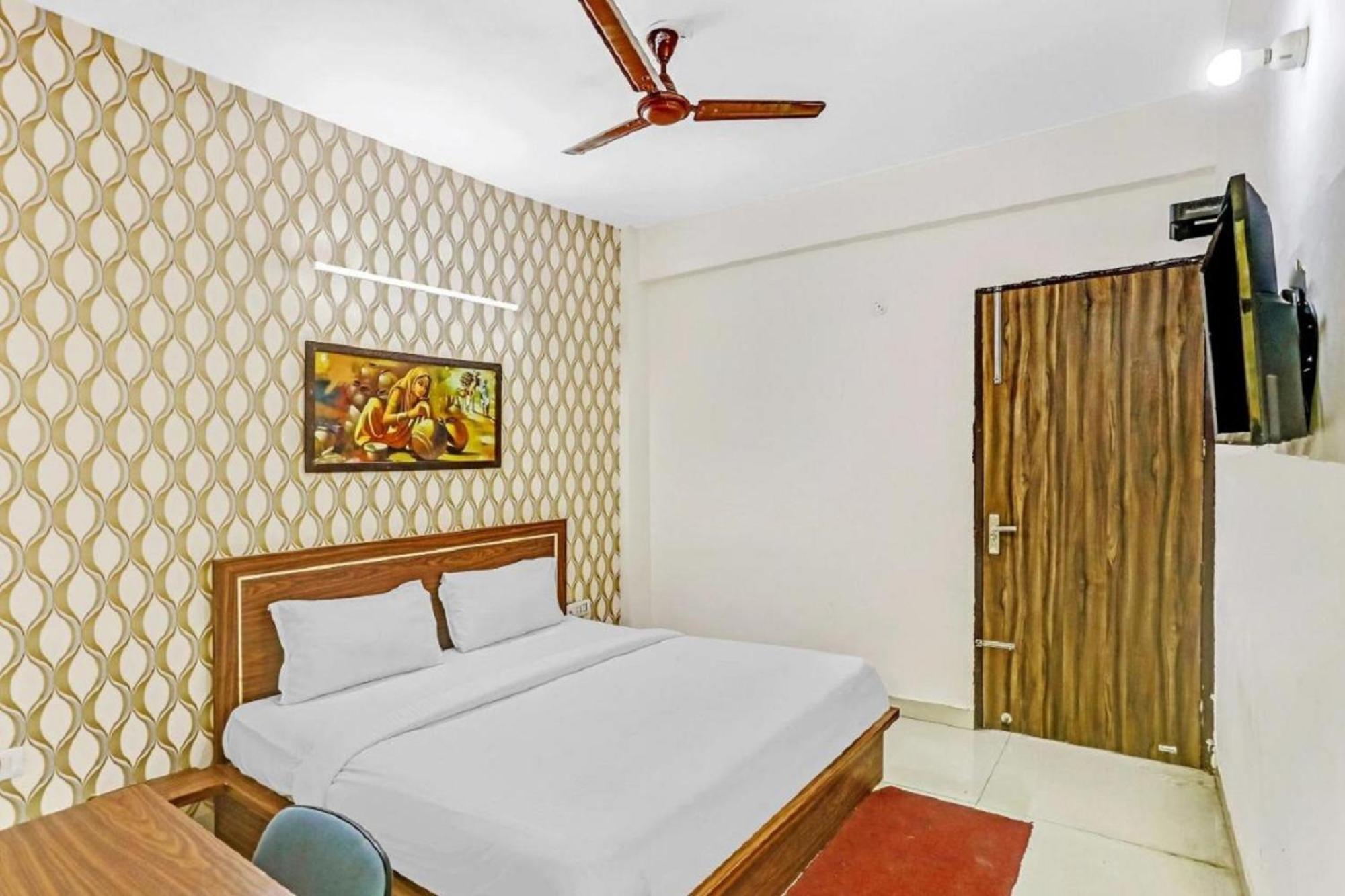 Hotel Noida Continental Экстерьер фото